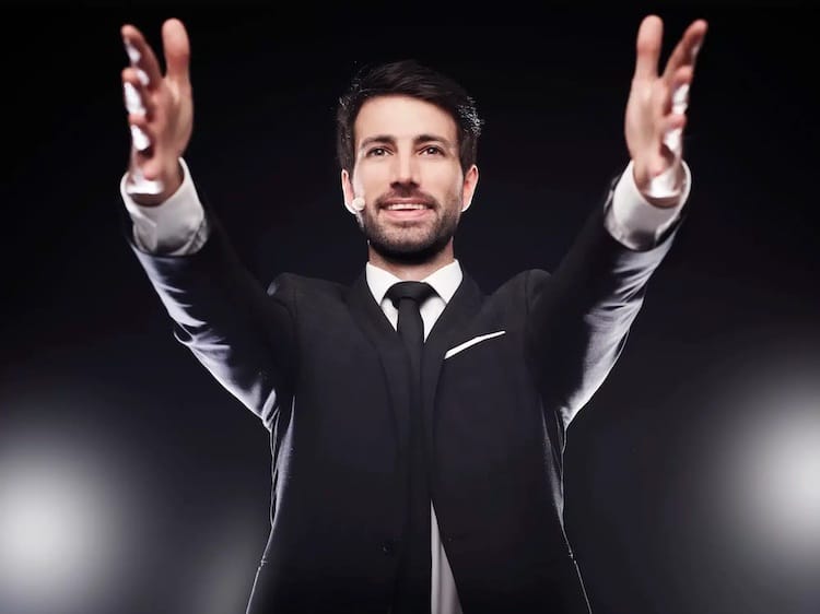 Magier und Mentalist Oliver Henke bei einem Auftritt in Augsburg